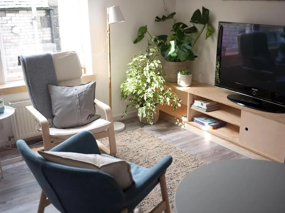 Contemporary City Studio Apartment 2 Minutes From Station Aberdeen