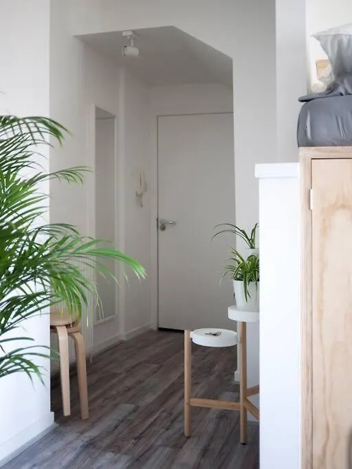 Contemporary City Studio Apartment 2 Minutes From Station Aberdeen