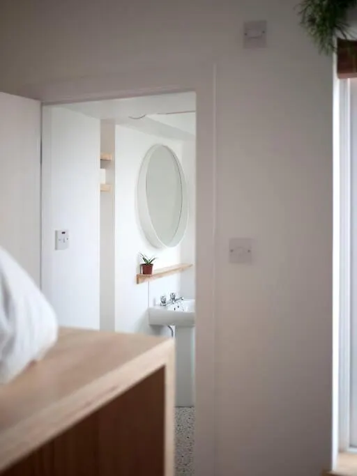 Contemporary City Studio Apartment 2 Minutes From Station Aberdeen 0*,
